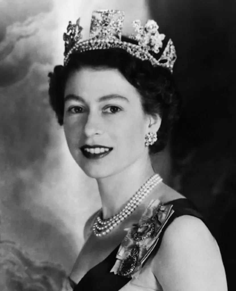 Nữ hoàng Elizabeth II và trang sức ngọc trai akoya