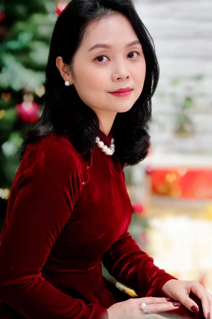 bong tai ngoc trai voi ao dai